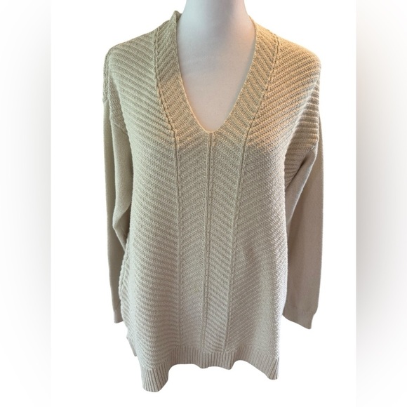 Chaps Women's cream V-Neck Sweater pullover with sparkle to it Size Large - Picture 1 of 7